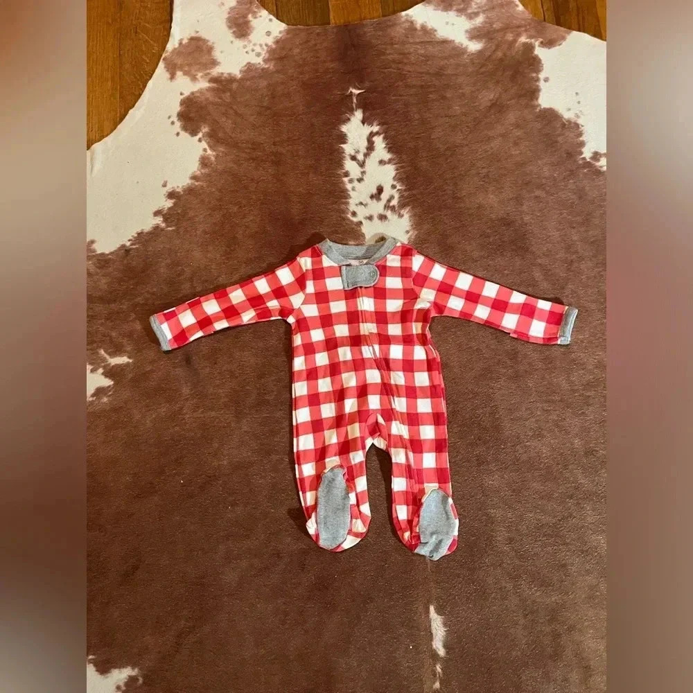 Honest Baby 100% organic cotton onesie 
Size newborn